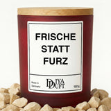 Kerze aus Sojawachs – „FRISCHE STATT FURZ“ – Frosted Glas & Bambusdeckel