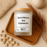 Personalisierte Kerze aus Sojawachs – „DEIN TEXT“ – Frosted Glas, Bambusdeckel
