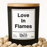 Kerze aus Sojawachs – „Love In Flames“ – Frosted Glas & Bambusdeckel
