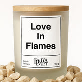 Kerze aus Sojawachs – „Love In Flames“ – Frosted Glas & Bambusdeckel