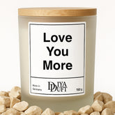 Kerze aus Sojawachs – „Love You More“ – Frosted Glas & Bambusdeckel