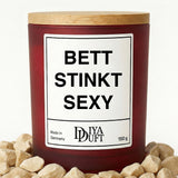 Kerze aus Sojawachs – „BETT STINKT SEXY“ – Frosted Glas & Bambusdeckel