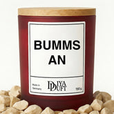 Kerze aus Sojawachs – „BUMMS AN“ – Frosted Glas & Bambusdeckel