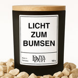 Kerze aus Sojawachs – „LICHT ZUM BUMSEN“ – Frosted Glas & Bambusdeckel