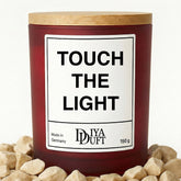 Kerze aus Sojawachs – „TOUCH THE LIGHT“ – Frosted Glas & Bambusdeckel