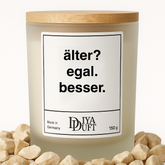 Kerze aus Sojawachs – „älter? egal. besser.“ – Frosted Glas, Bambusdeckel