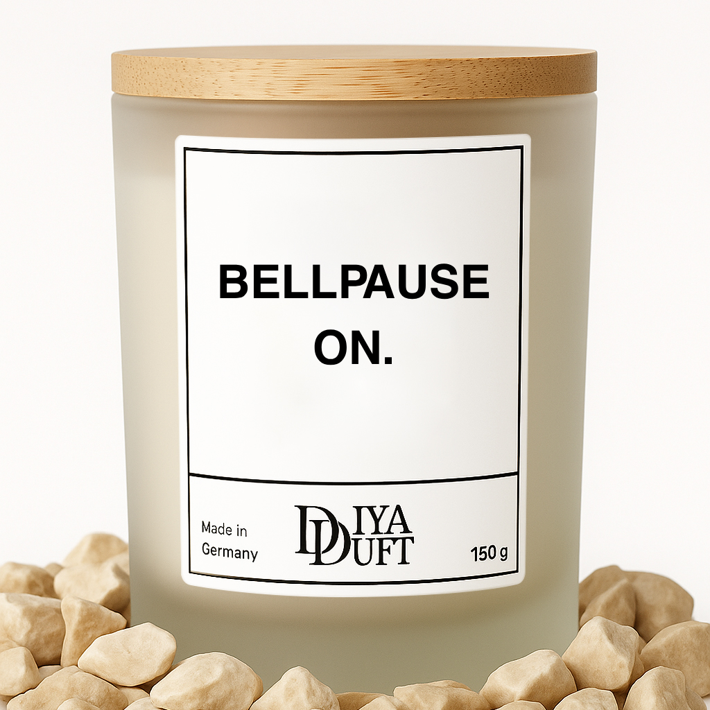 Kerze aus Sojawachs – „Bellpause ON.“ – Frosted Glas, Bambusdeckel