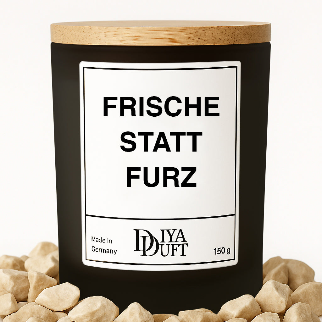 Kerze aus Sojawachs – „FRISCHE STATT FURZ“ – Frosted Glas & Bambusdeckel