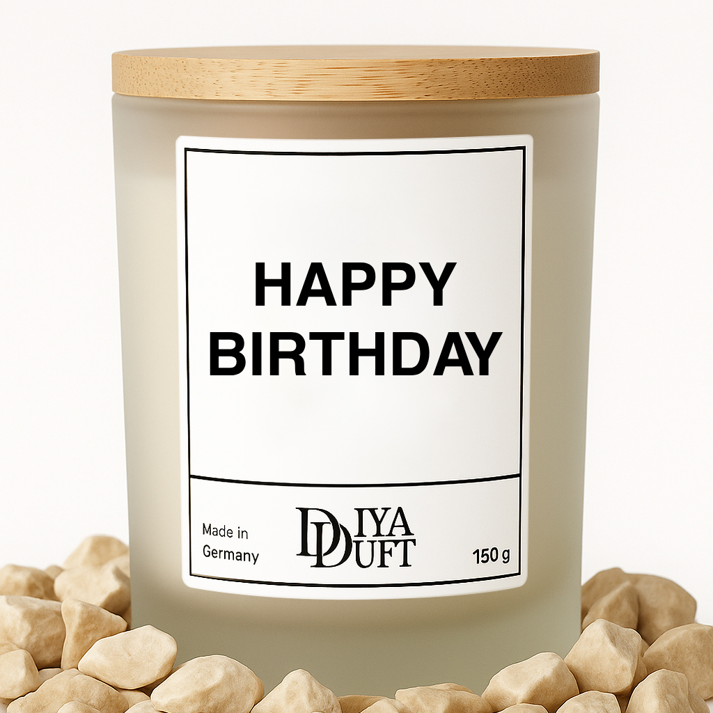 Kerze aus Sojawachs – „HAPPY BIRTHDAY“ – Frosted Glas, Bambusdeckel