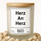 Kerze aus Sojawachs – „Herz An Herz“ – Frosted Glas & Bambusdeckel