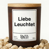Kerze aus Sojawachs – „Liebe Leuchtet“ – Frosted Glas & Bambusdeckel
