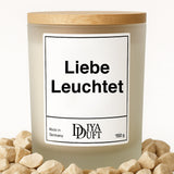 Kerze aus Sojawachs – „Liebe Leuchtet“ – Frosted Glas & Bambusdeckel
