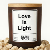 Kerze aus Sojawachs – „Love Is Light“ – Frosted Glas & Bambusdeckel