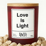 Kerze aus Sojawachs – „Love Is Light“ – Frosted Glas & Bambusdeckel