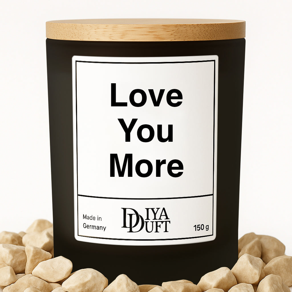 Kerze aus Sojawachs – „Love You More“ – Frosted Glas & Bambusdeckel