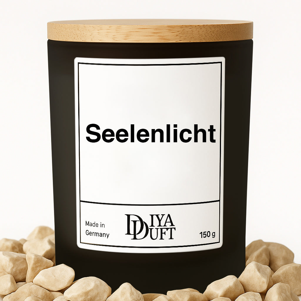 Kerze aus Sojawachs – „Seelenlicht“ – Frosted Glas & Bambusdeckel
