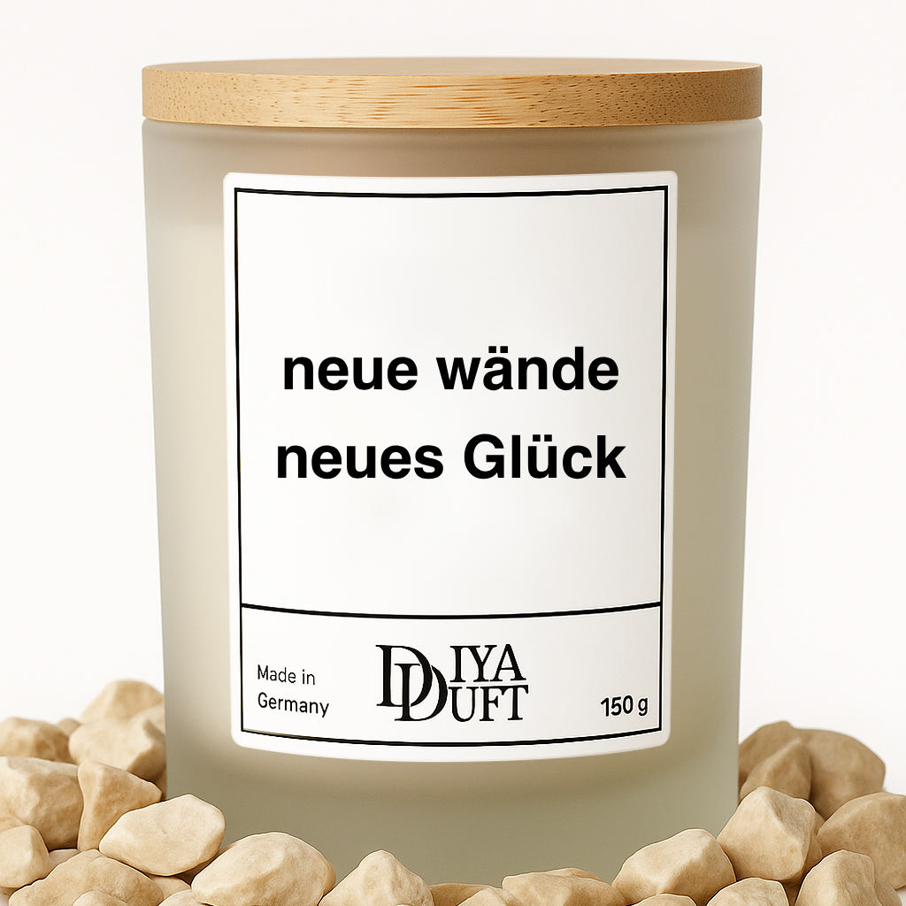 Kerze aus Sojawachs – „neue Wände neues Glück“ – Frosted Glas, Bambusdeckel