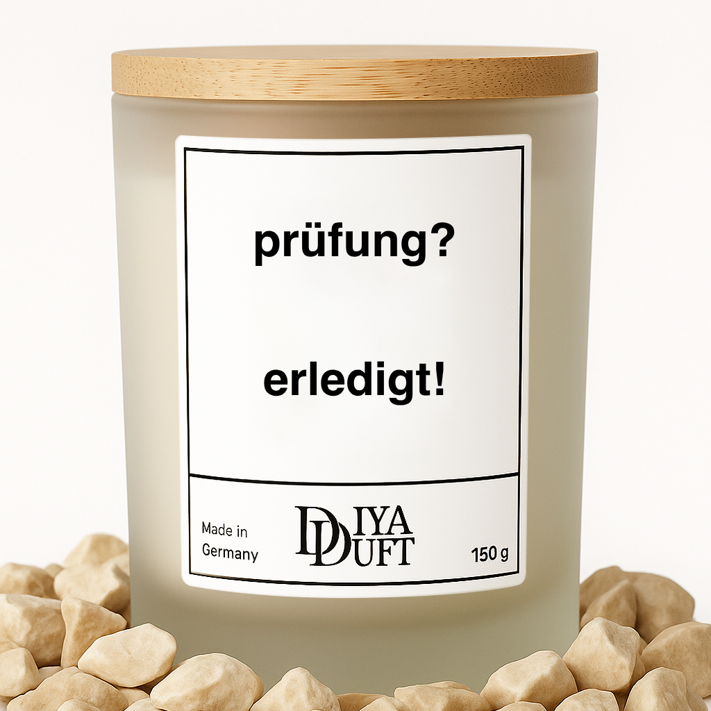 Kerze aus Sojawachs – „Prüfung? Erledigt!“ – Frosted Glas, Bambusdeckel