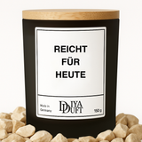 Kerze aus Sojawachs – „Reicht für heute“ – Frosted Glas, Bambusdeckel