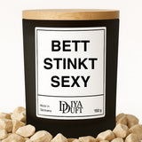 Kerze aus Sojawachs – „BETT STINKT SEXY“ – Frosted Glas & Bambusdeckel