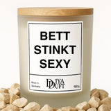 Kerze aus Sojawachs – „BETT STINKT SEXY“ – Frosted Glas & Bambusdeckel