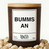 Kerze aus Sojawachs – „BUMMS AN“ – Frosted Glas & Bambusdeckel