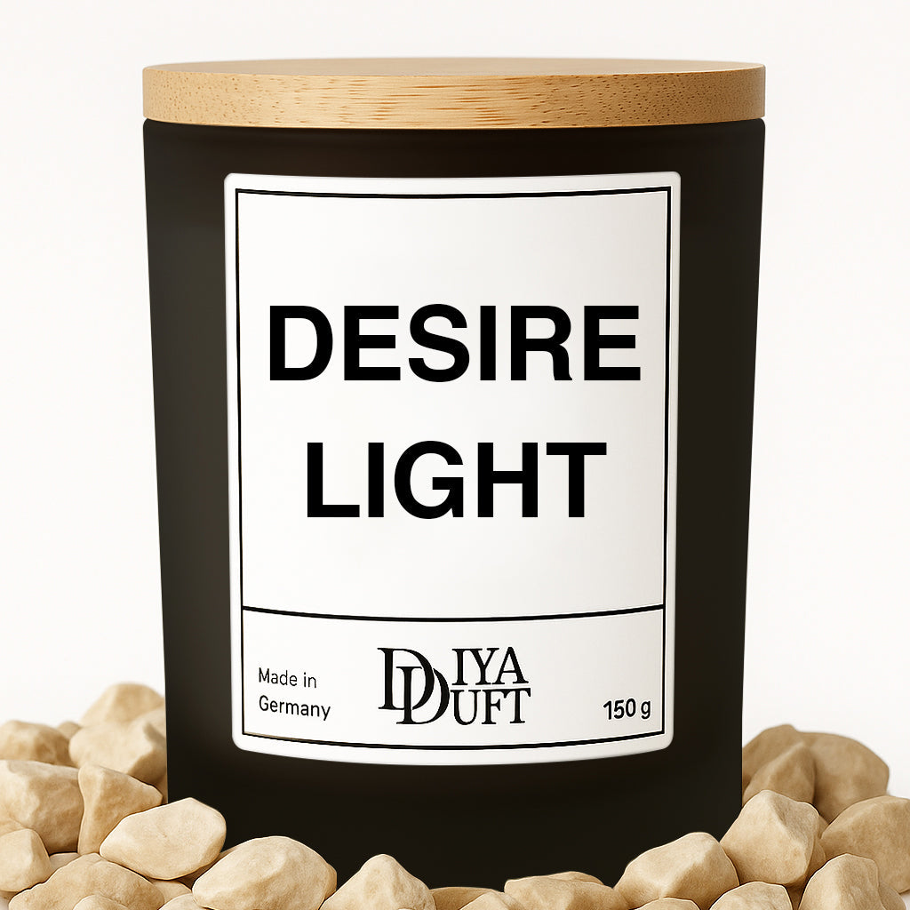 Kerze aus Sojawachs – „DESIRE LIGHT“ – Frosted Glas & Bambusdeckel
