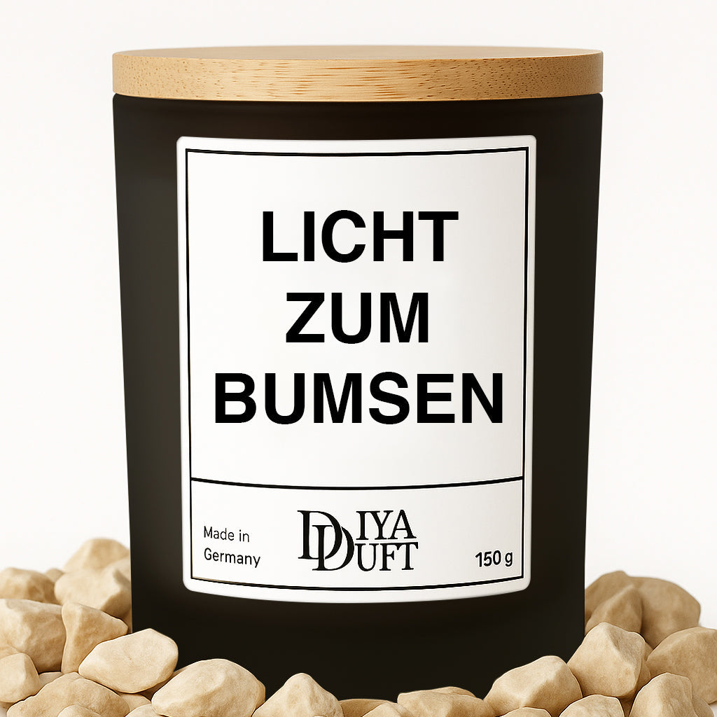 Kerze aus Sojawachs – „LICHT ZUM BUMSEN“ – Frosted Glas & Bambusdeckel
