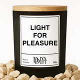 Kerze aus Sojawachs – „LIGHT FOR PLEASURE“ – Frosted Glas & Bambusdeckel