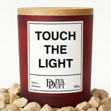 Kerze aus Sojawachs – „TOUCH THE LIGHT“ – Frosted Glas & Bambusdeckel