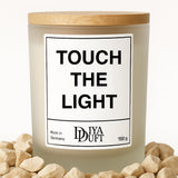 Kerze aus Sojawachs – „TOUCH THE LIGHT“ – Frosted Glas & Bambusdeckel