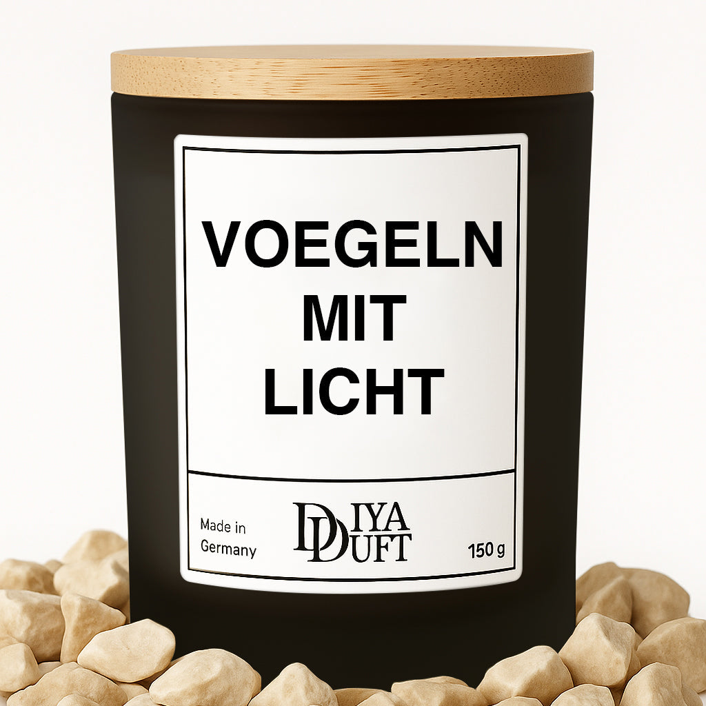 Kerze aus Sojawachs – „VÖGELN MIT LICHT“ – Frosted Glas & Bambusdeckel