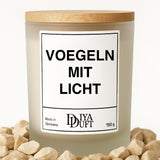 Kerze aus Sojawachs – „VÖGELN MIT LICHT“ – Frosted Glas & Bambusdeckel