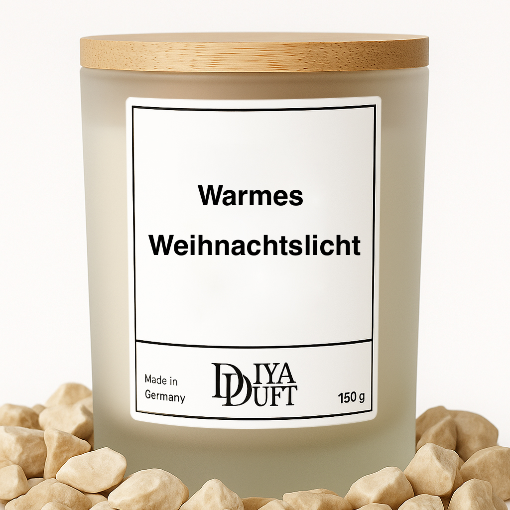 Kerze aus Sojawachs – „Warmes Weihnachtslicht“ – Frosted Glas, Bambusdeckel