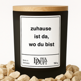 Kerze aus Sojawachs – „zuhause ist da, wo du bist“ – Frosted Glas, Bambusdeckel