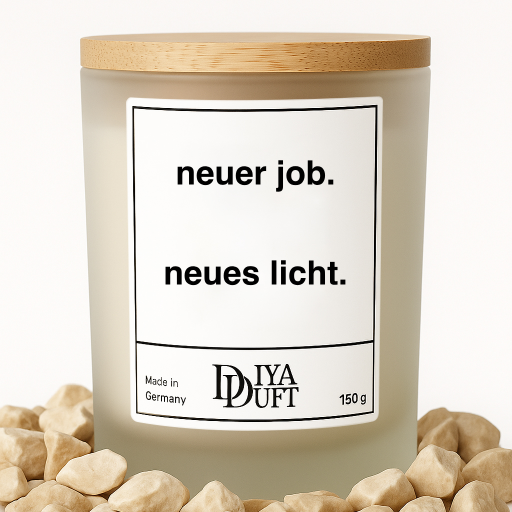Kerze aus Sojawachs – „neuer Job neues Licht“ – Frosted Glas, Bambusdeckel