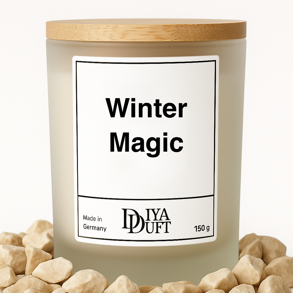 Kerze aus Sojawachs – „Winter Magic“ – Frosted Glas, Bambusdeckel